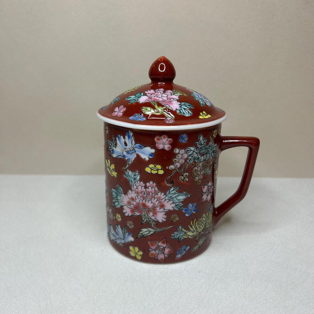 Vintage Chinese Mun Shou Famille Rose Lidded Porcelain Tea Mug - Red